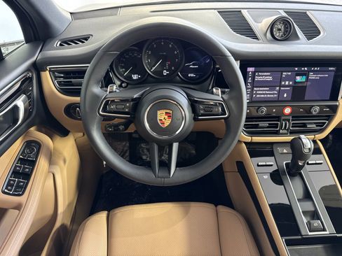 Certified 2025 Porsche Macan image 16