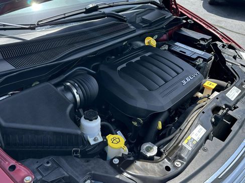 Used 2016 Chrysler Town & Country Touring w/ Driver Convenience Group FWD image 22