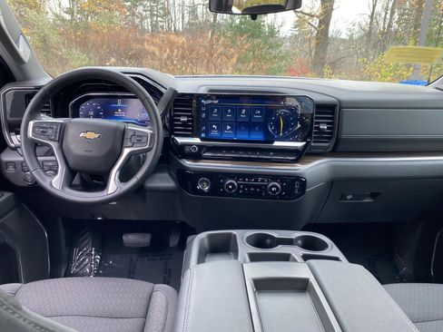 Used 2024 Chevrolet Silverado 1500 LT image 18