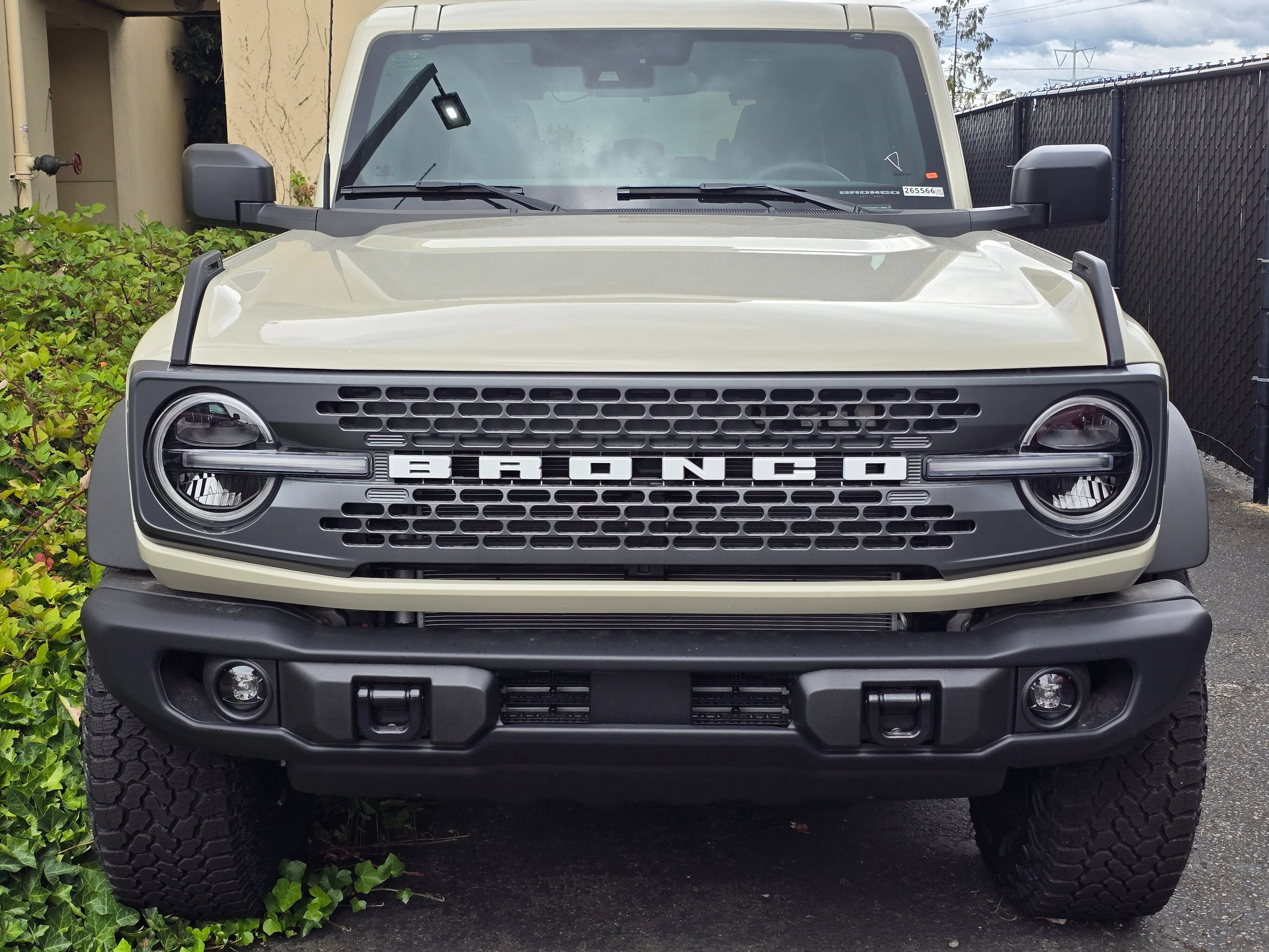 New 2026 Ford Bronco Badlands w/ Sasquatch Package AWD/4WD image 2