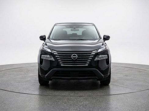 Used 2025 Nissan Rogue SV image 2