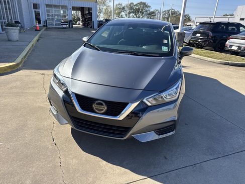 Used 2021 Nissan Versa SV image 5