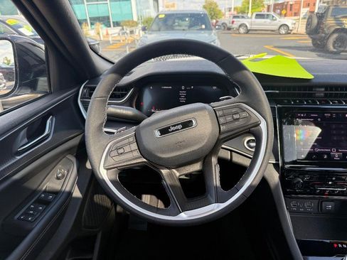 Used 2025 Jeep Grand Cherokee L Altitude image 14