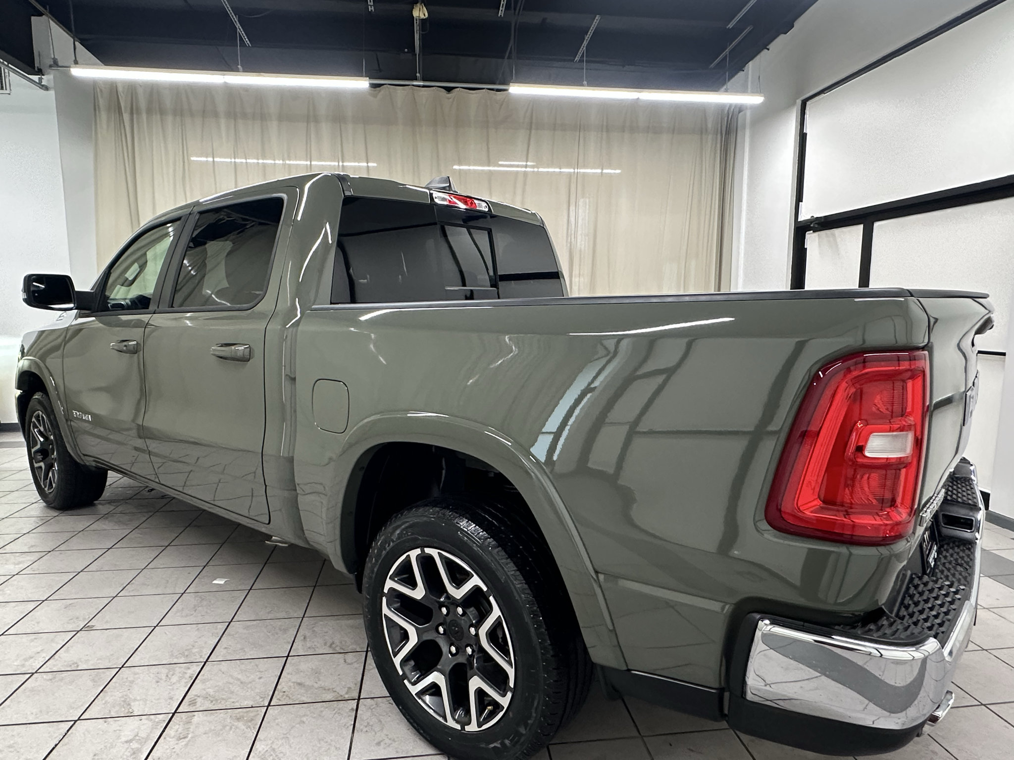 Used 2026 RAM 1500 Laramie AWD/4WD image 9