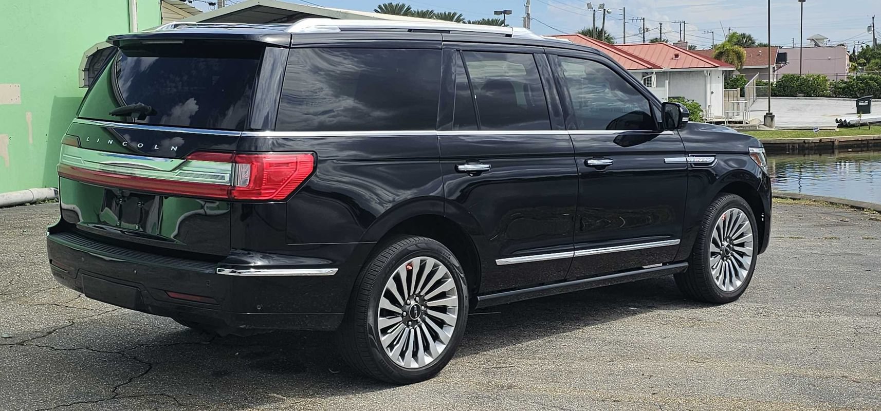 Used 2019 Lincoln Navigator Reserve AWD/4WD image 5