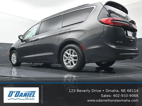 Used 2022 Chrysler Pacifica Touring-L FWD image 22