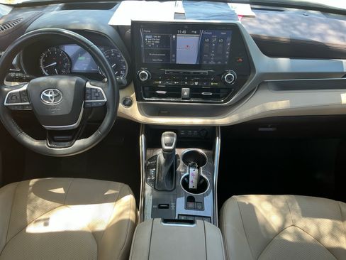 Used 2022 Toyota Highlander Platinum FWD image 20