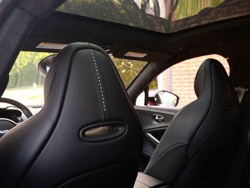 Used 2021 Aston Martin DBX AWD/4WD image 19