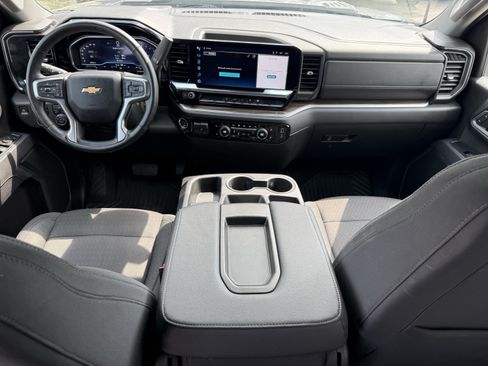 Used 2025 Chevrolet Silverado 2500 LT w/ Convenience Package AWD/4WD image 11