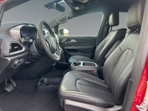 New 2026 Chrysler Pacifica Select image 9