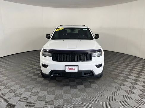 Used 2019 Jeep Grand Cherokee Laredo AWD/4WD image 2