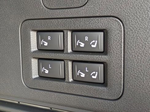 New 2026 Nissan Armada SL w/ Captain's Chari Seat Package image 16