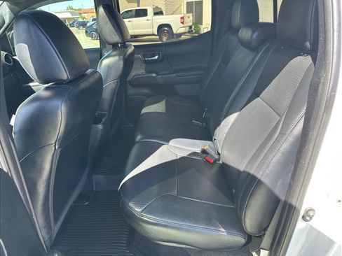 Used 2021 Toyota Tacoma TRD Off-Road image 18