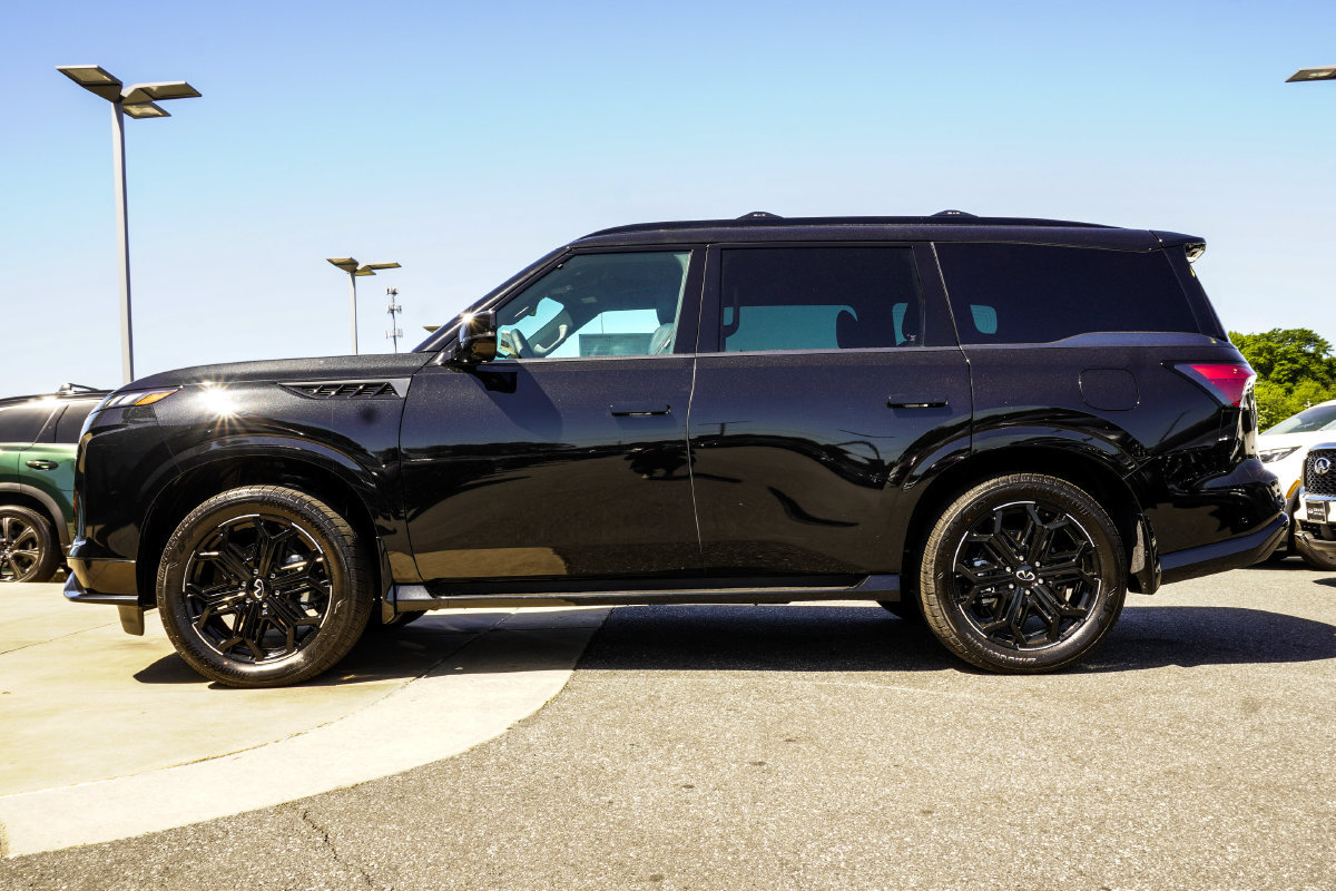 Certified 2026 INFINITI QX80 4WD w/ Sport Exterior Package image 10