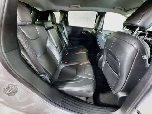 Used 2020 Jeep Cherokee Latitude Plus FWD image 32