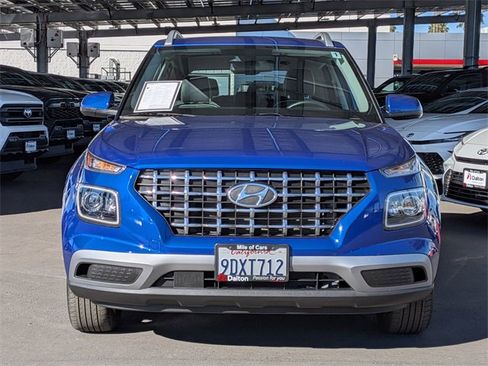 Used 2022 Hyundai Venue Limited image 2