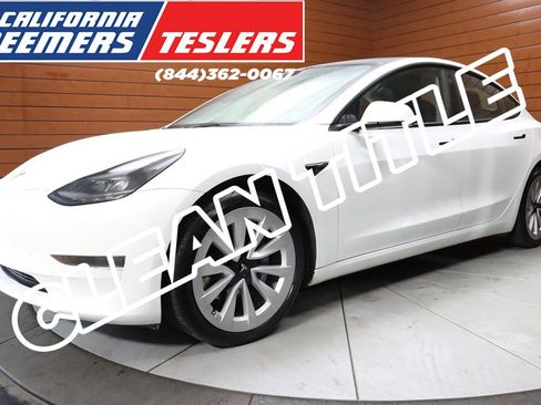 Used 2023 Tesla Model 3 Standard Range image 1