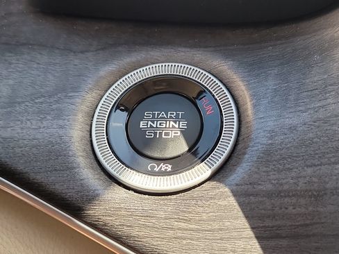 Used 2021 Jeep Grand Cherokee L Limited RWD image 30