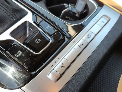 Used 2023 Kia Carnival EX FWD image 28