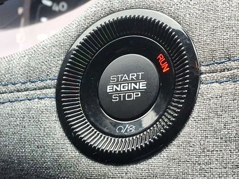 Used 2023 Jeep Compass Latitude image 24