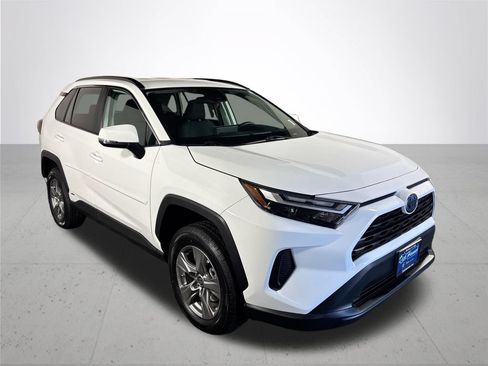 Used 2024 Toyota RAV4 LE AWD/4WD image 4