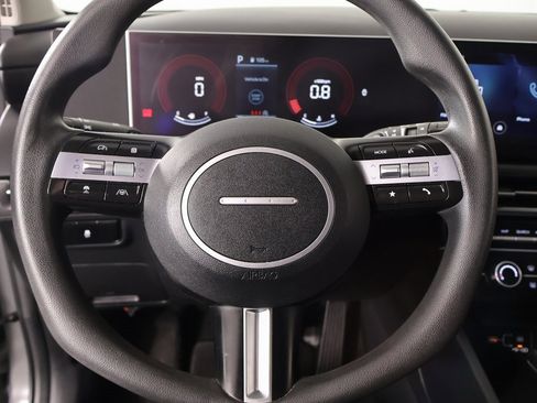 Used 2025 Hyundai Tucson SE image 3