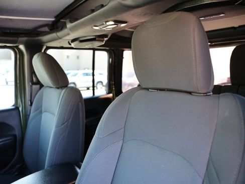 Used 2021 Jeep Wrangler Unlimited Sport image 19