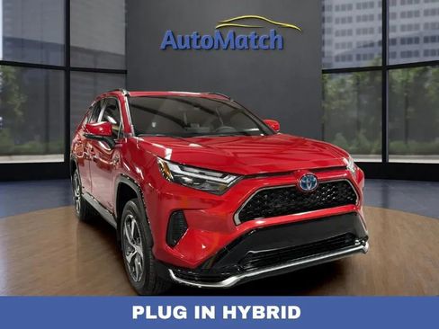 Used 2024 Toyota RAV4 SE image 1