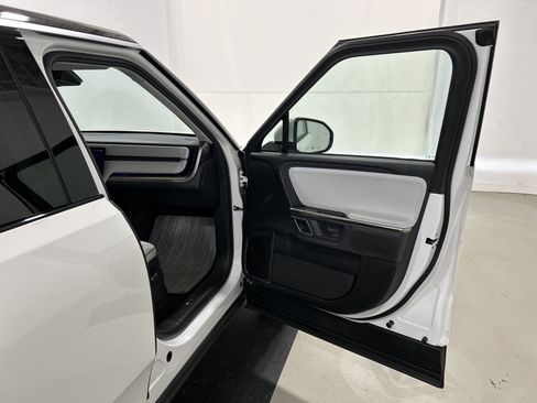 Used 2024 Rivian R1S Adventure AWD/4WD image 18