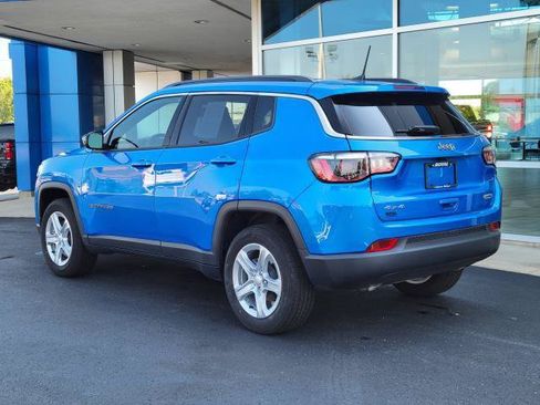 Used 2023 Jeep Compass Latitude w/ Convenience Group AWD/4WD image 4