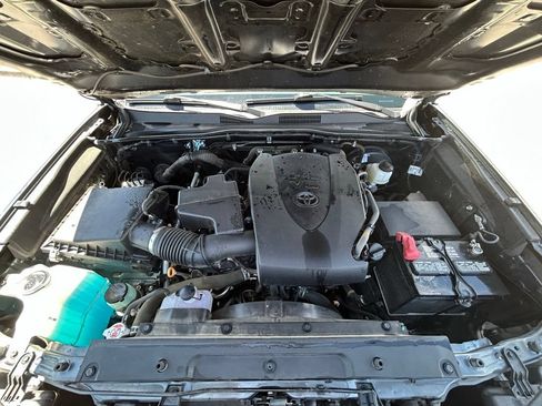 Used 2022 Toyota Tacoma SR5 AWD/4WD image 32