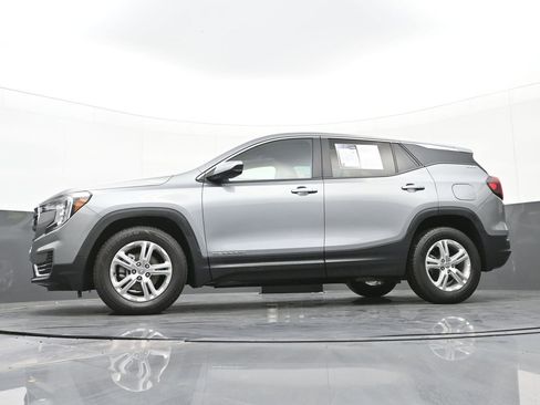 Used 2024 GMC Terrain SLE image 39