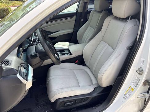 Used 2019 Honda Accord EX image 18