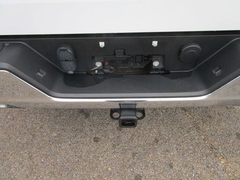 Used 2024 GMC Sierra 1500 SLE w/ X31 Off-Road Package image 10