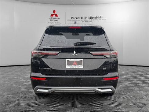 New 2026 Mitsubishi Outlander SE image 6