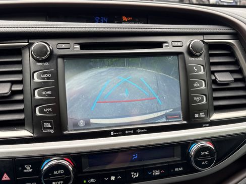 Used 2017 Toyota Highlander Limited AWD/4WD image 20