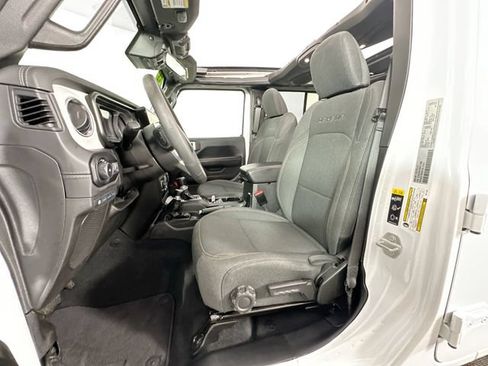 Used 2024 Jeep Wrangler Unlimited Sahara AWD/4WD image 4