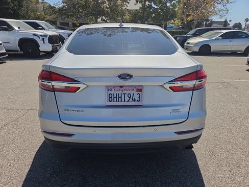 Used 2019 Ford Fusion SE FWD image 4