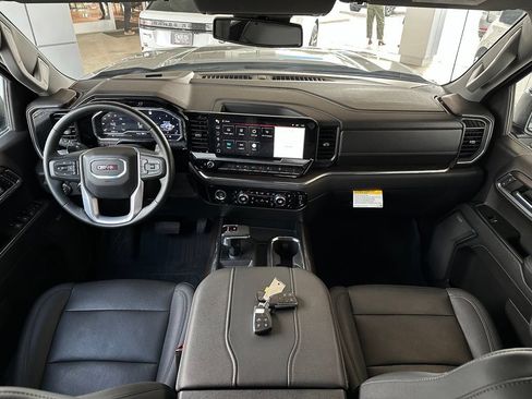 Used 2023 GMC Sierra 1500 SLT w/ SLT Premium Package AWD/4WD image 18