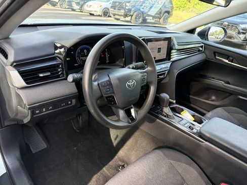Used 2025 Toyota Camry LE FWD image 11