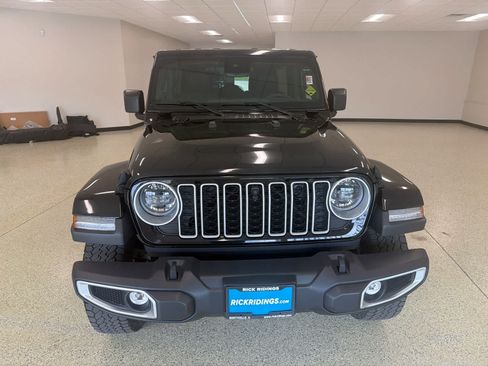 Used 2024 Jeep Wrangler Unlimited Sahara w/ Dual Top Group AWD/4WD image 3