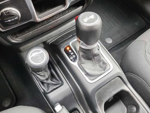 Used 2021 Jeep Wrangler Sport image 21