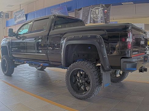 Used 2019 GMC Sierra 2500 Denali w/ Duramax Plus Package AWD/4WD image 3