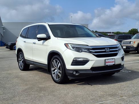 Certified 2017 Honda Pilot Touring image 2