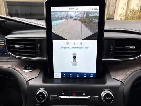 Used 2020 Ford Explorer Platinum w/ Premium Technology Package image 45