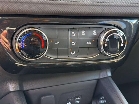 Used 2025 Chevrolet TrailBlazer LT AWD/4WD image 23