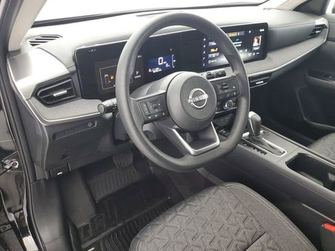 Used 2025 Nissan Kicks SV w/ Illumination Package FWD image 18