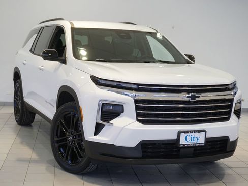 New 2026 Chevrolet Traverse LT w/ Driver Confidence Package AWD/4WD image 4