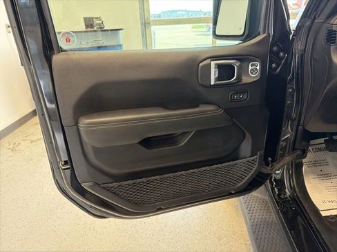 Used 2021 Jeep Wrangler Unlimited Sahara w/ Uconnect 4C Nav & Sound Group AWD/4WD image 39