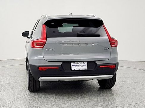 Certified 2025 Volvo XC40 B5 Plus AWD/4WD image 6